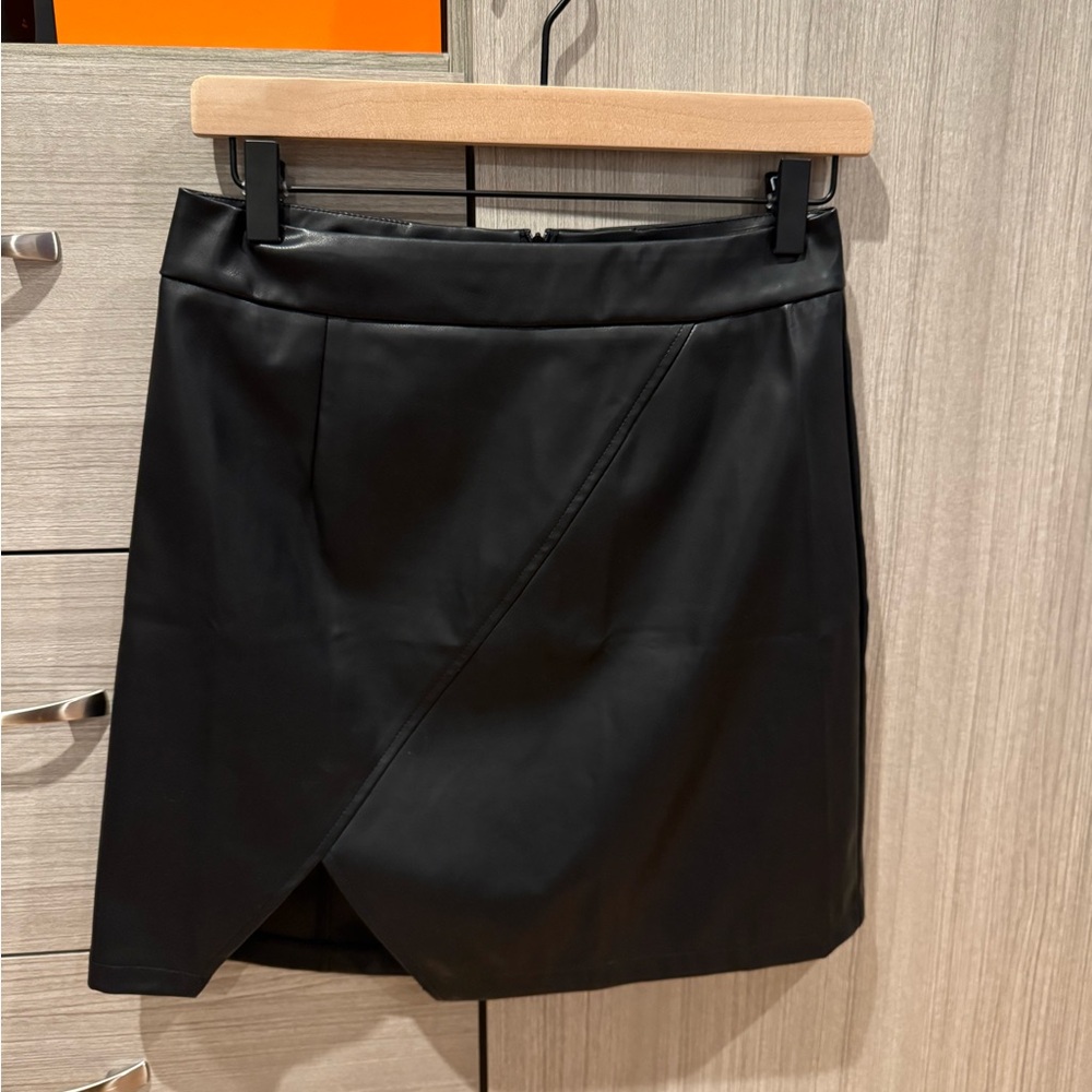 Elegant Black Women's Skirt